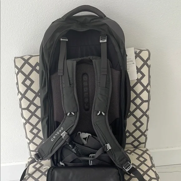 Osprey Black Backpack Durable Outdoor Design Farpoint 55 - Picture 3 of 5